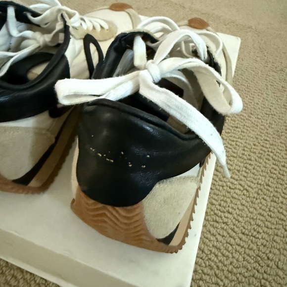 LOEWE Flow Runner Women's Black and Cream Sneakers Size 8.5 - Picture 3 of 8